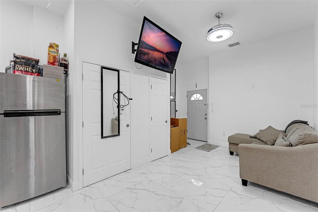 For Sale: $975,000 (4 beds, 3 baths, 2500 Square Feet)