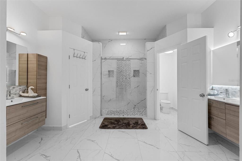 For Sale: $975,000 (4 beds, 3 baths, 2500 Square Feet)