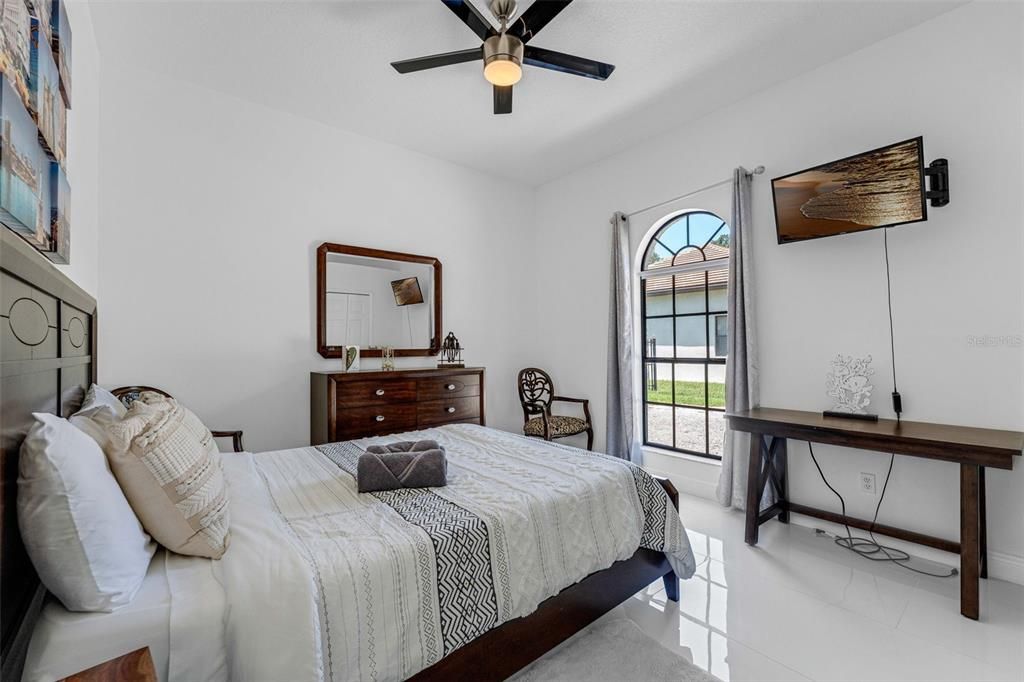 For Sale: $975,000 (4 beds, 3 baths, 2500 Square Feet)