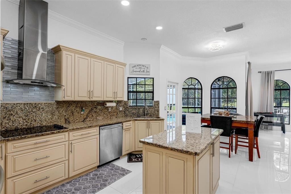 For Sale: $975,000 (4 beds, 3 baths, 2500 Square Feet)