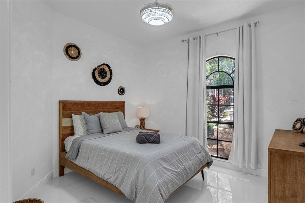 For Sale: $975,000 (4 beds, 3 baths, 2500 Square Feet)