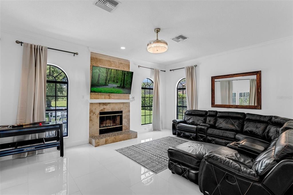 For Sale: $975,000 (4 beds, 3 baths, 2500 Square Feet)