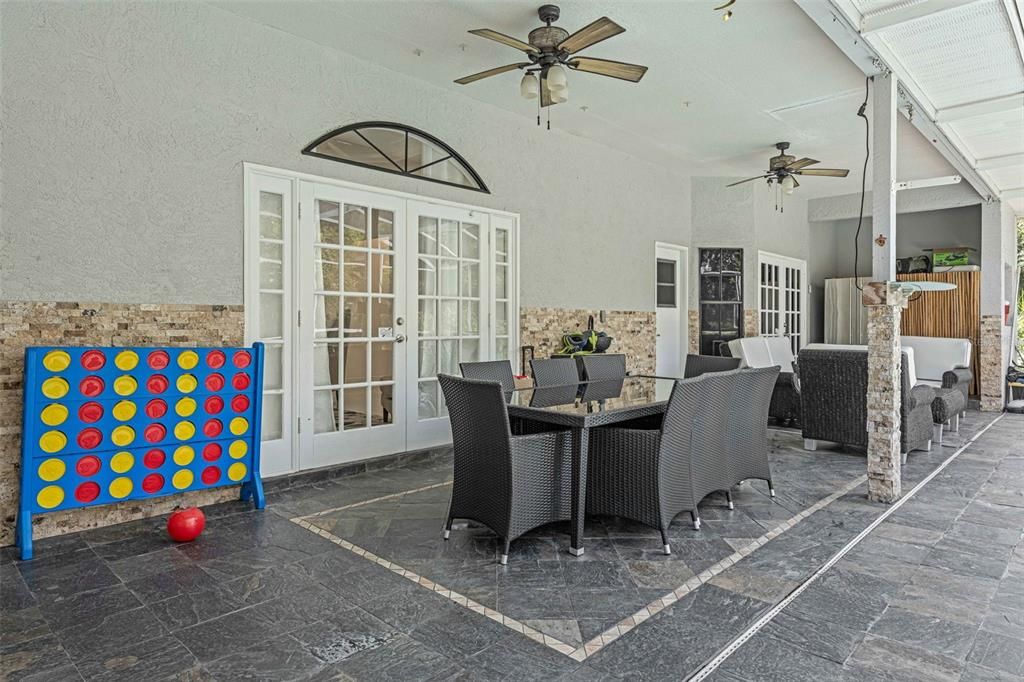 For Sale: $975,000 (4 beds, 3 baths, 2500 Square Feet)