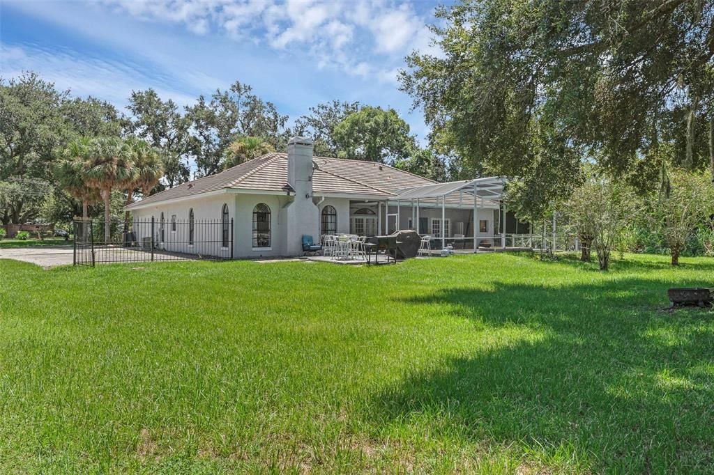 For Sale: $975,000 (4 beds, 3 baths, 2500 Square Feet)