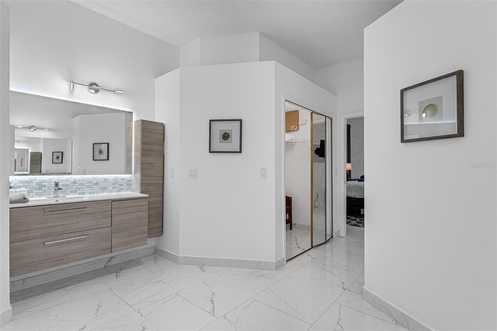 For Sale: $975,000 (4 beds, 3 baths, 2500 Square Feet)