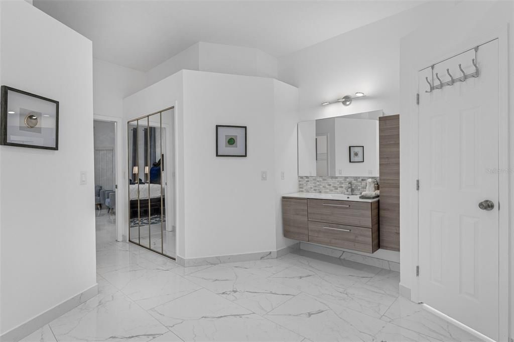 For Sale: $975,000 (4 beds, 3 baths, 2500 Square Feet)