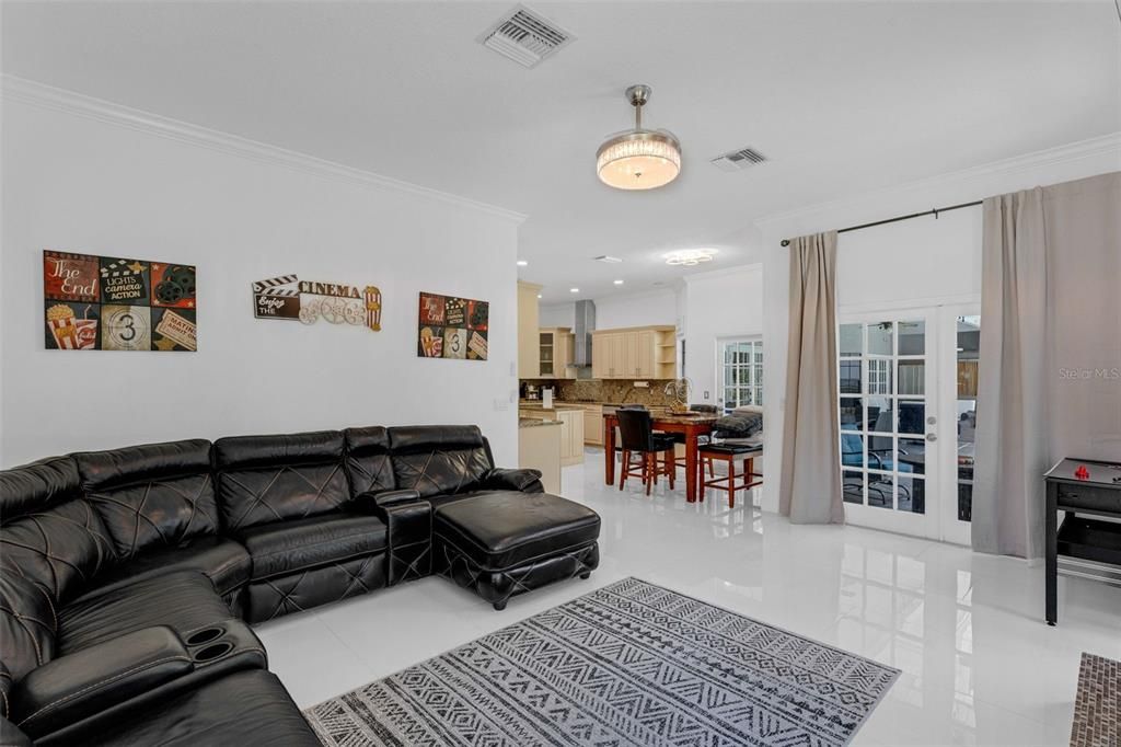 For Sale: $975,000 (4 beds, 3 baths, 2500 Square Feet)