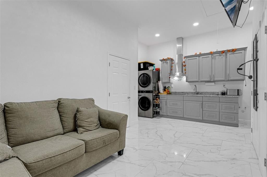 For Sale: $975,000 (4 beds, 3 baths, 2500 Square Feet)