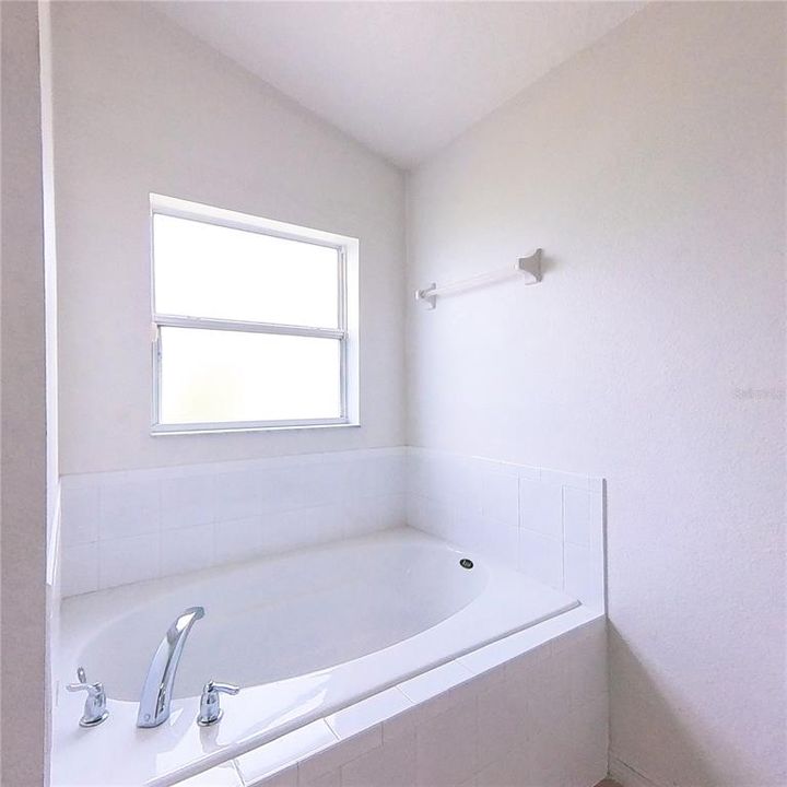 For Sale: $279,500 (4 beds, 2 baths, 1686 Square Feet)