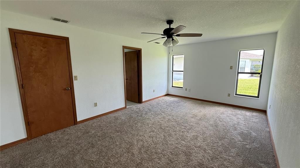 Под контрактом: $1,895 (3 спален, 2 ванн, 1835 Квадратных фут)