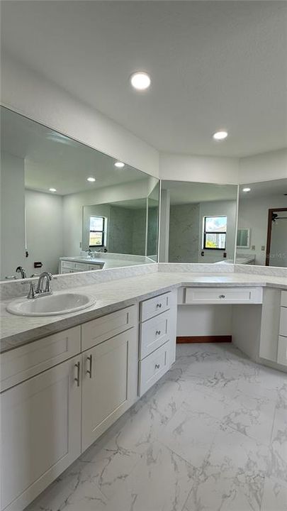 Под контрактом: $1,895 (3 спален, 2 ванн, 1835 Квадратных фут)