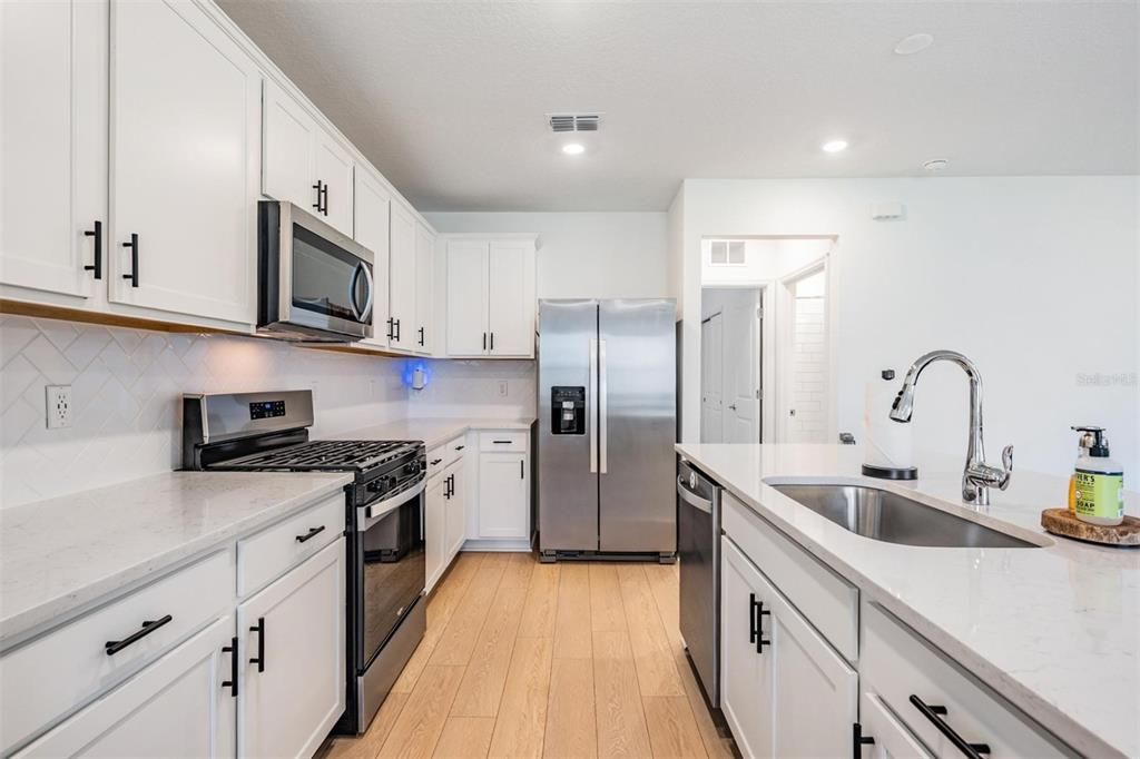 Active With Contract: $514,900 (5 beds, 3 baths, 2615 Square Feet)