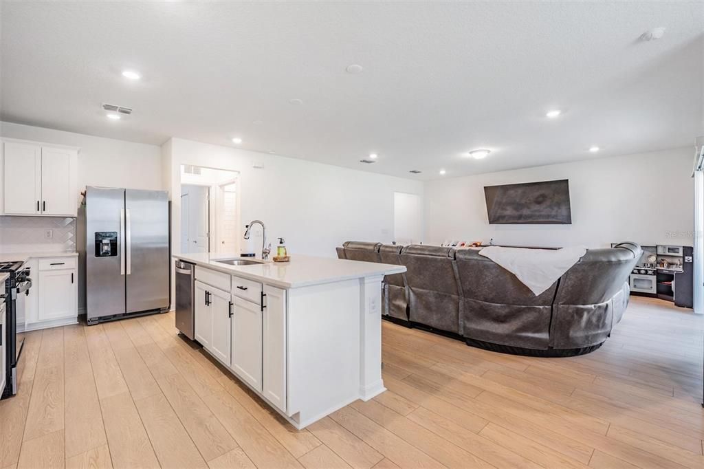 Active With Contract: $514,900 (5 beds, 3 baths, 2615 Square Feet)