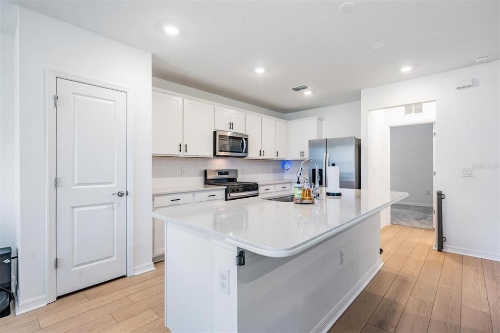 Active With Contract: $514,900 (5 beds, 3 baths, 2615 Square Feet)