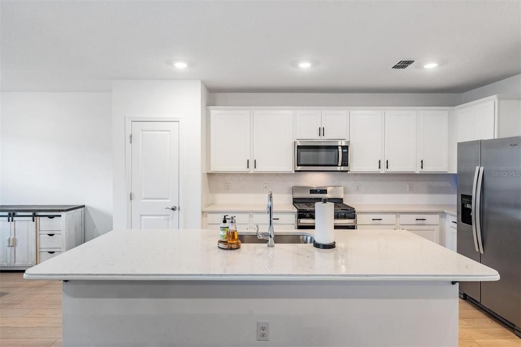 Active With Contract: $514,900 (5 beds, 3 baths, 2615 Square Feet)