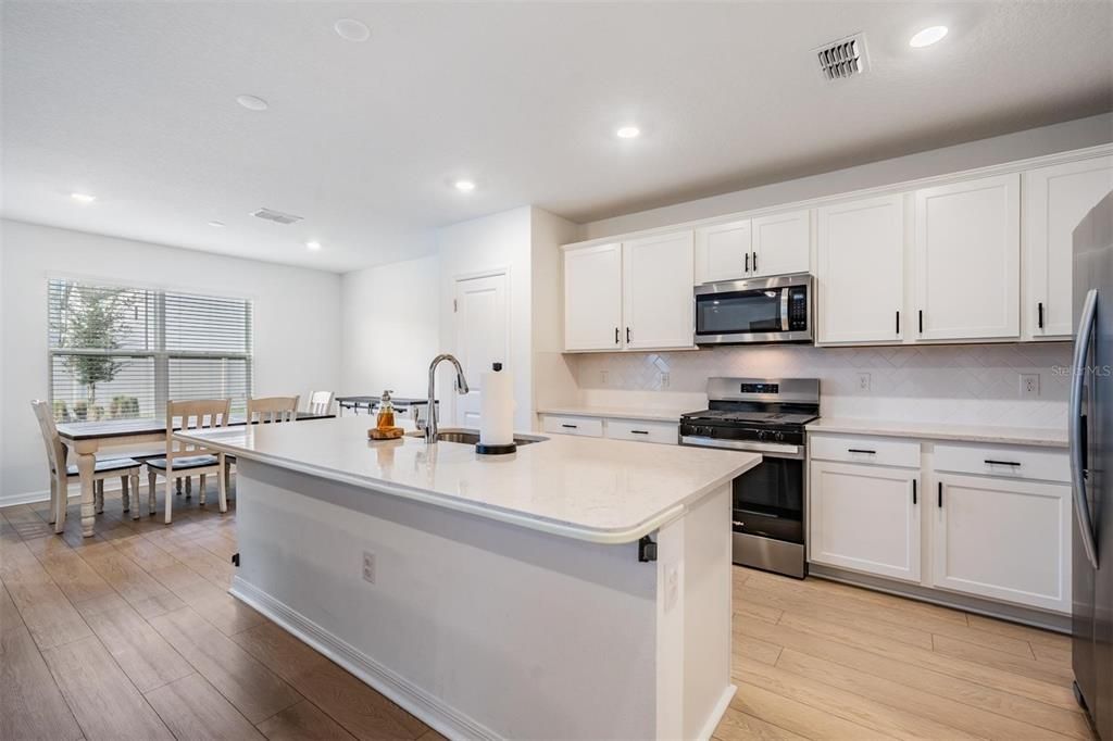 Active With Contract: $514,900 (5 beds, 3 baths, 2615 Square Feet)