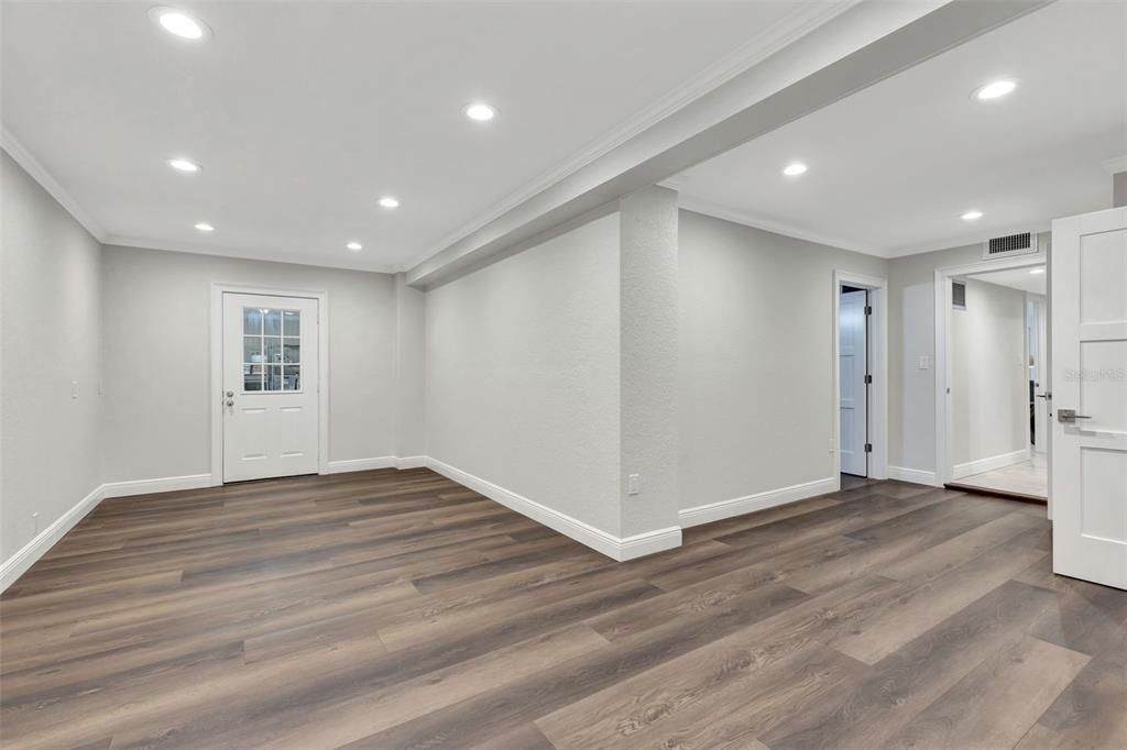 合同活跃: $875,000 (4 贝兹, 4 浴室, 2862 平方英尺)