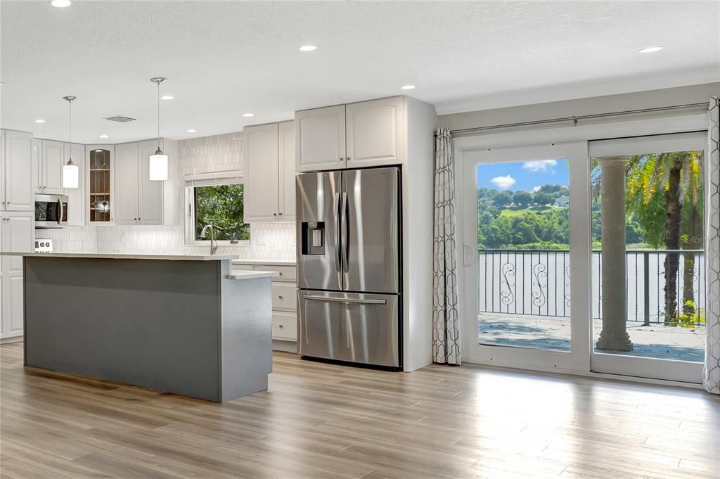 合同活跃: $875,000 (4 贝兹, 4 浴室, 2862 平方英尺)