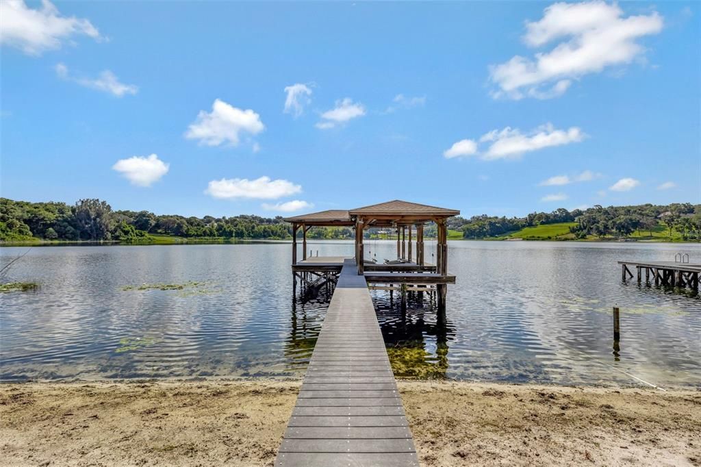 合同活跃: $875,000 (4 贝兹, 4 浴室, 2862 平方英尺)