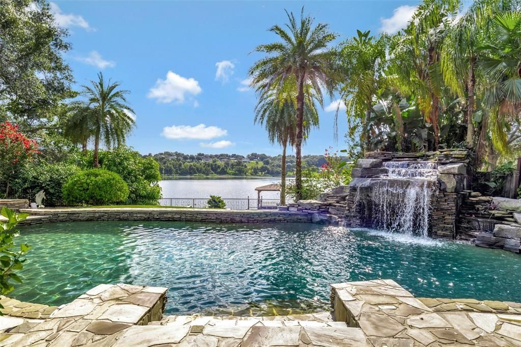 合同活跃: $875,000 (4 贝兹, 4 浴室, 2862 平方英尺)