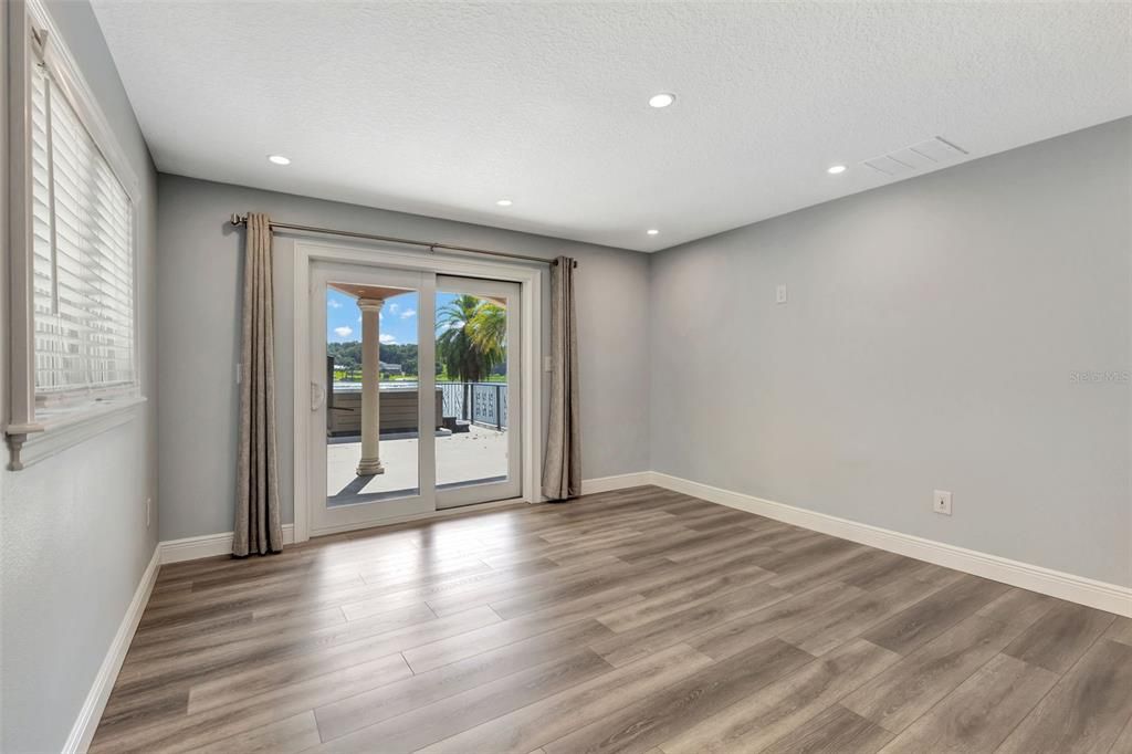 合同活跃: $875,000 (4 贝兹, 4 浴室, 2862 平方英尺)