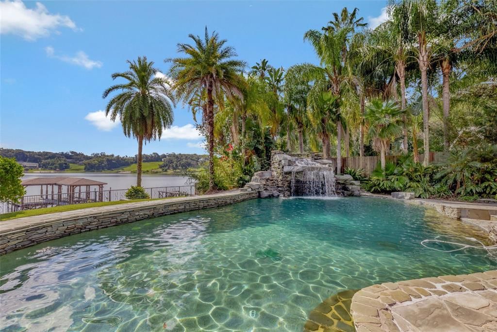 合同活跃: $875,000 (4 贝兹, 4 浴室, 2862 平方英尺)