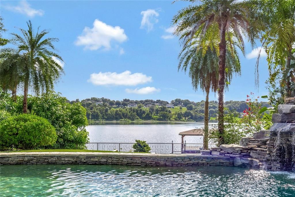 合同活跃: $875,000 (4 贝兹, 4 浴室, 2862 平方英尺)