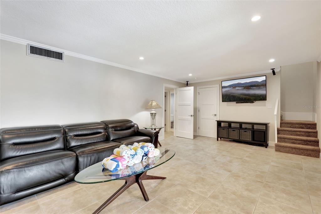 合同活跃: $875,000 (4 贝兹, 4 浴室, 2862 平方英尺)