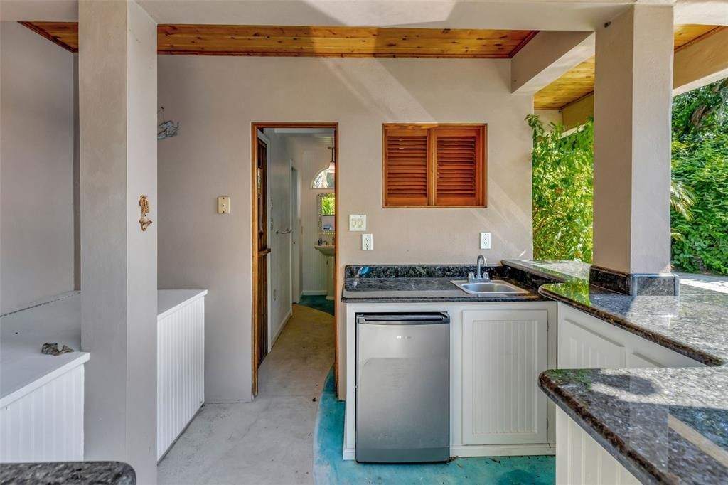 合同活跃: $875,000 (4 贝兹, 4 浴室, 2862 平方英尺)