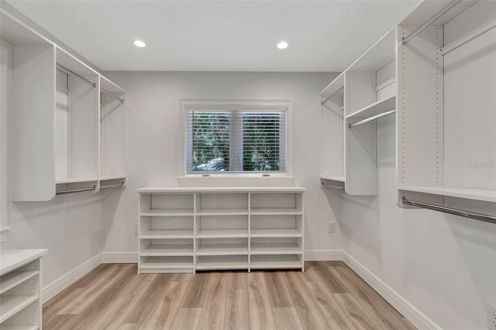 合同活跃: $875,000 (4 贝兹, 4 浴室, 2862 平方英尺)