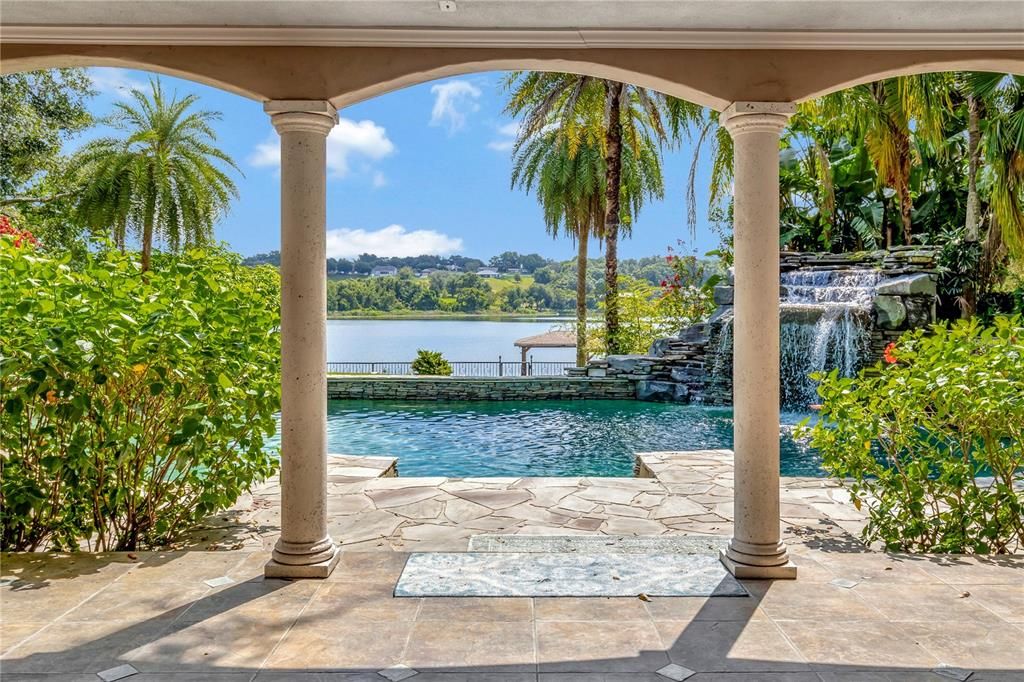 合同活跃: $875,000 (4 贝兹, 4 浴室, 2862 平方英尺)