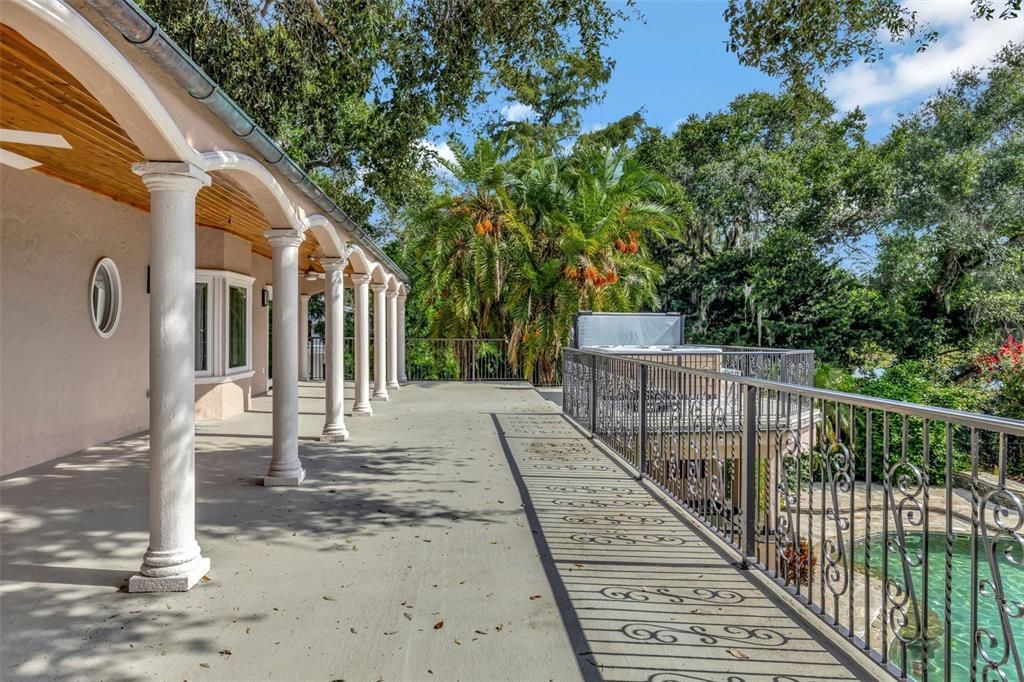 合同活跃: $875,000 (4 贝兹, 4 浴室, 2862 平方英尺)