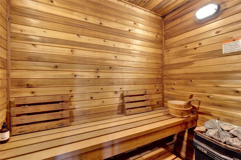 合同活跃: $875,000 (4 贝兹, 4 浴室, 2862 平方英尺)