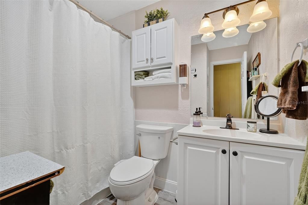 合同活跃: $284,000 (3 贝兹, 2 浴室, 1172 平方英尺)