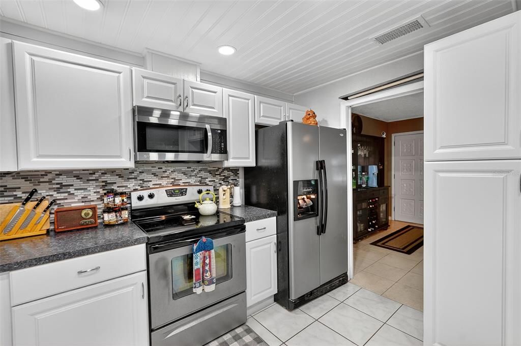 合同活跃: $284,000 (3 贝兹, 2 浴室, 1172 平方英尺)