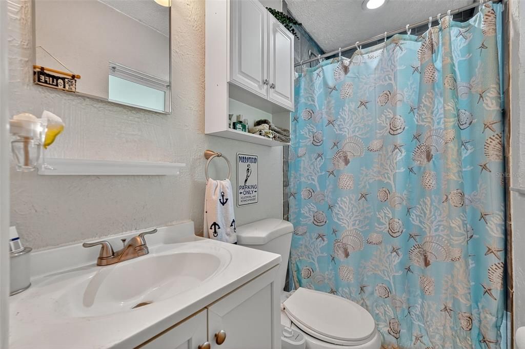 合同活跃: $284,000 (3 贝兹, 2 浴室, 1172 平方英尺)