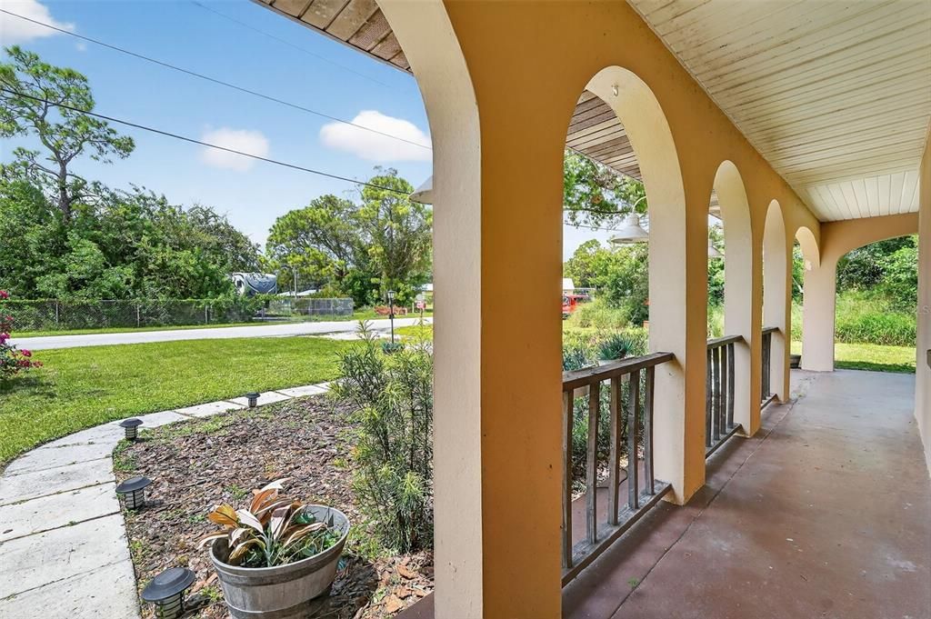 合同活跃: $284,000 (3 贝兹, 2 浴室, 1172 平方英尺)