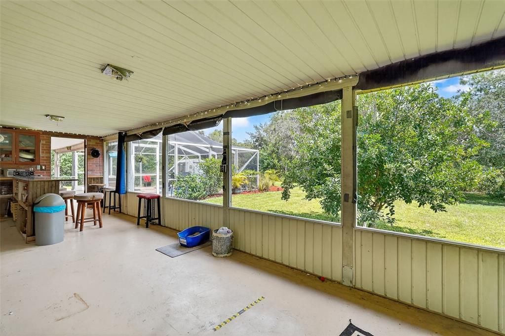 合同活跃: $284,000 (3 贝兹, 2 浴室, 1172 平方英尺)