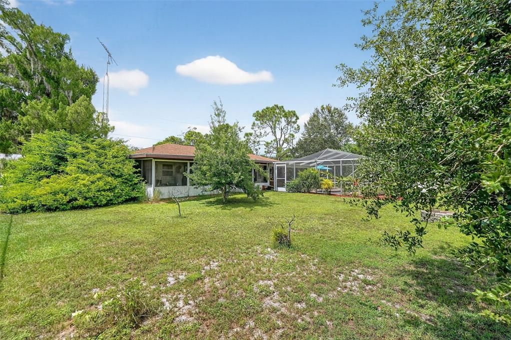 合同活跃: $284,000 (3 贝兹, 2 浴室, 1172 平方英尺)