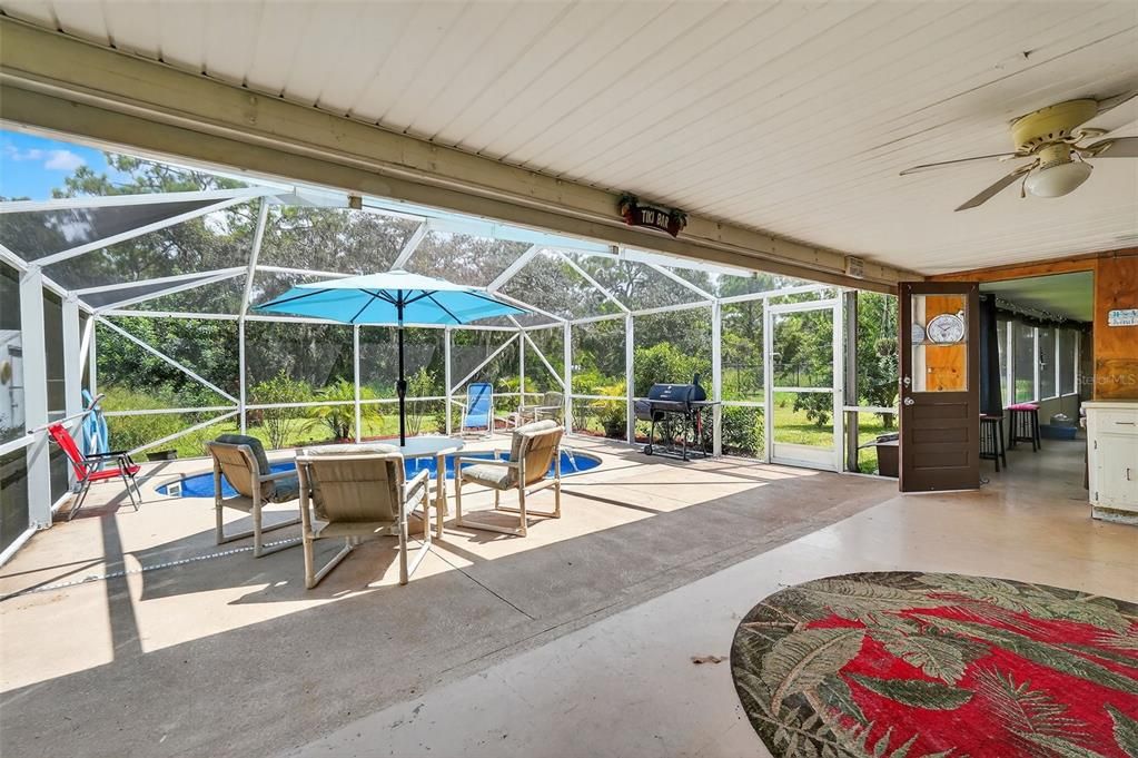 合同活跃: $284,000 (3 贝兹, 2 浴室, 1172 平方英尺)