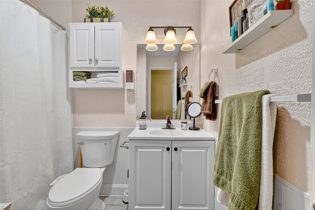 合同活跃: $284,000 (3 贝兹, 2 浴室, 1172 平方英尺)