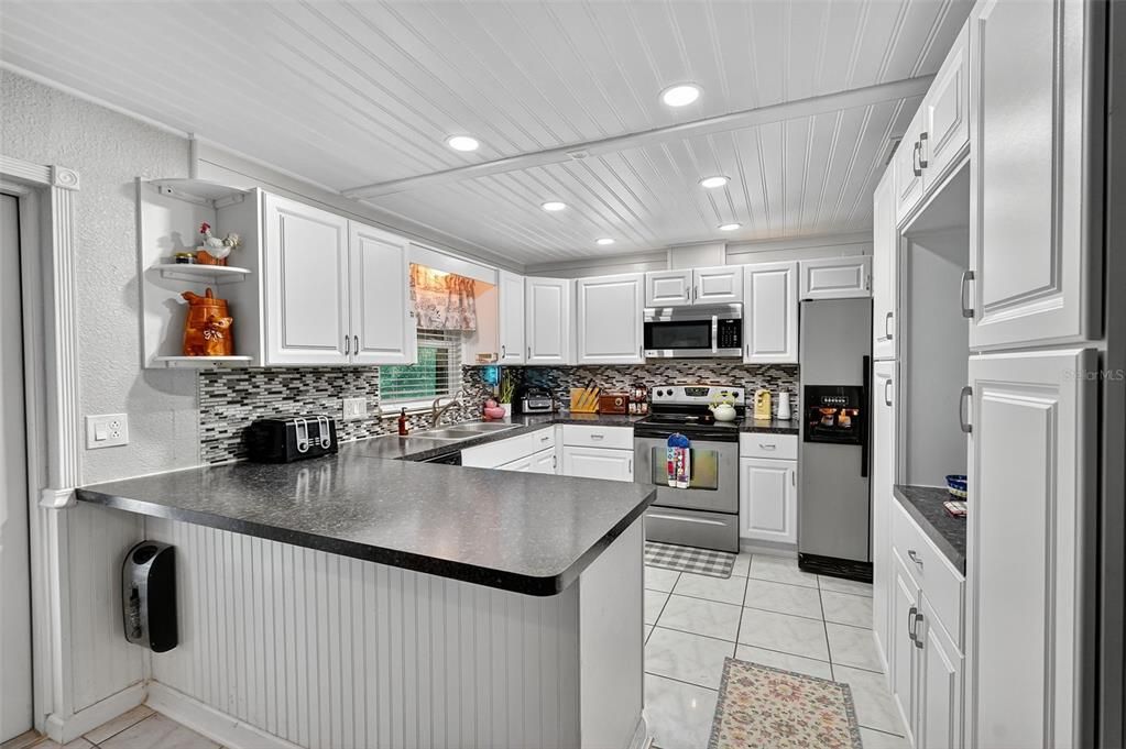 合同活跃: $284,000 (3 贝兹, 2 浴室, 1172 平方英尺)