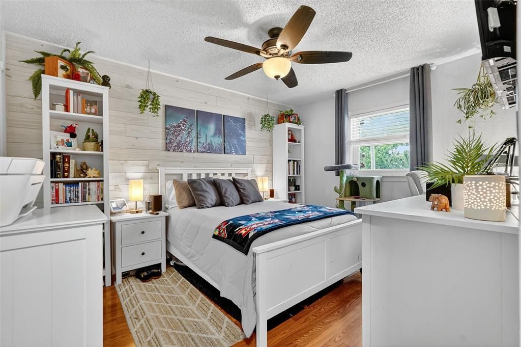 合同活跃: $284,000 (3 贝兹, 2 浴室, 1172 平方英尺)