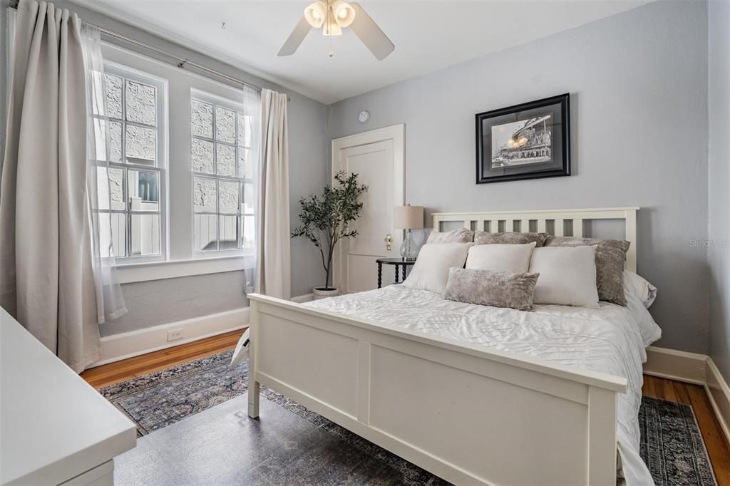 Active With Contract: $875,000 (3 beds, 2 baths, 1562 Square Feet)
