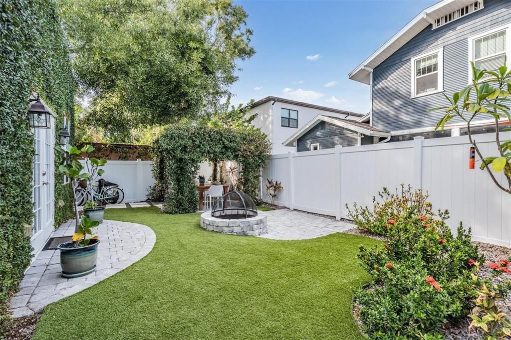 Active With Contract: $875,000 (3 beds, 2 baths, 1562 Square Feet)
