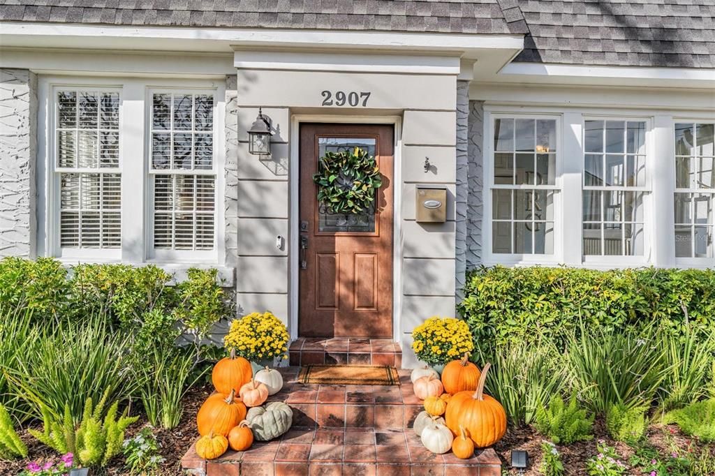 Active With Contract: $875,000 (3 beds, 2 baths, 1562 Square Feet)