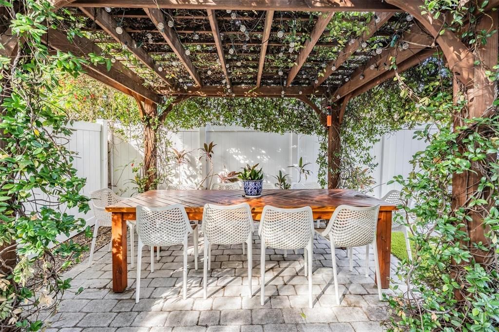 Active With Contract: $875,000 (3 beds, 2 baths, 1562 Square Feet)