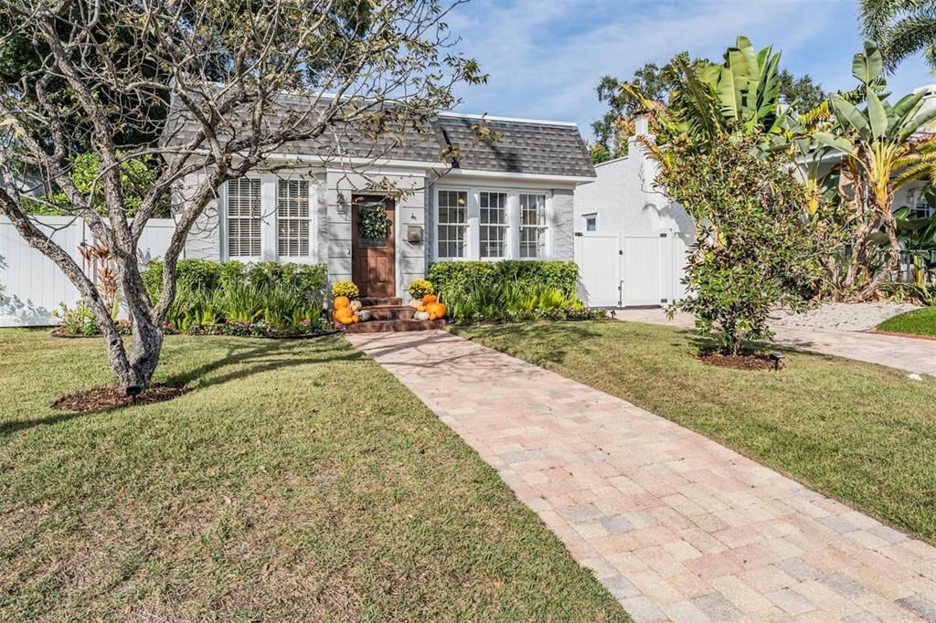 Active With Contract: $875,000 (3 beds, 2 baths, 1562 Square Feet)