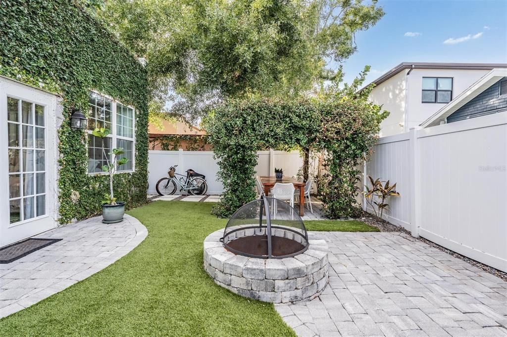 Active With Contract: $875,000 (3 beds, 2 baths, 1562 Square Feet)