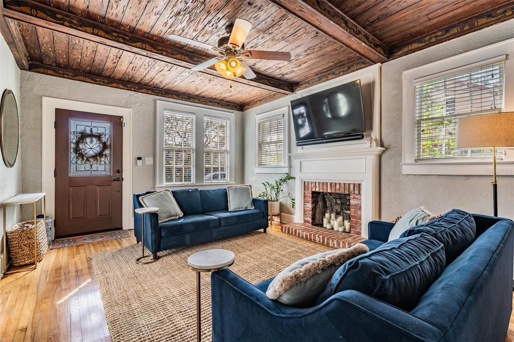 Active With Contract: $875,000 (3 beds, 2 baths, 1562 Square Feet)